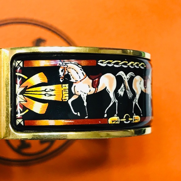 SOLD - HERMÈS Loquet Enamel Watch - Picture 7 of 16
